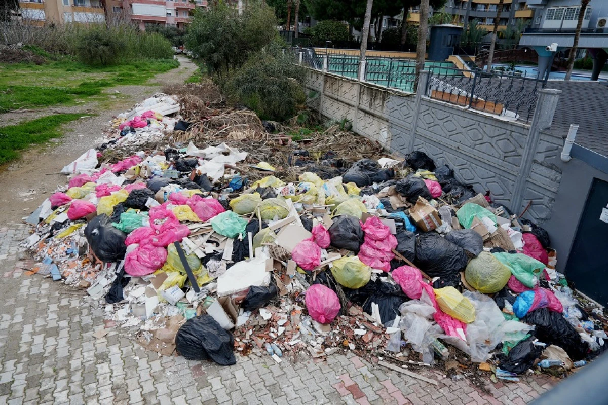 Mahmutlar&rsquo;da Otele &Ccedil;evre Cezası: Atıklar Temizlendi