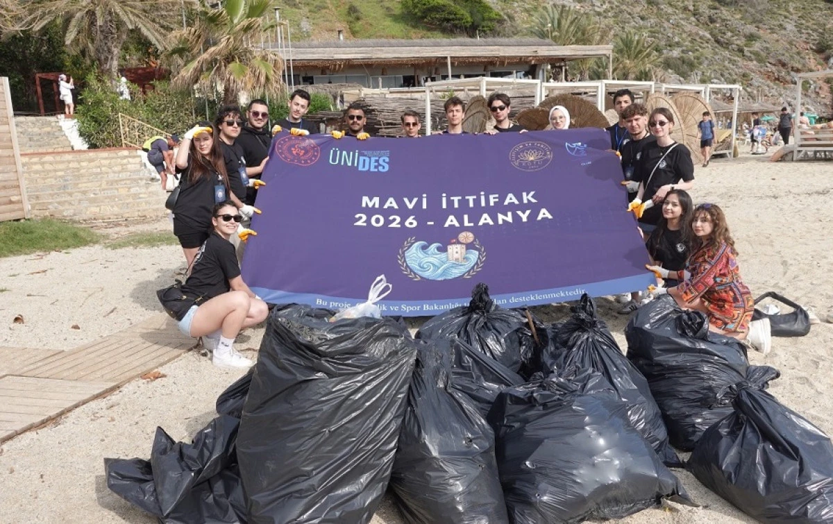 Mavi İttifak Alanya&rsquo;da &Ouml;rnek Dayanışma: Sahiller Temizlendi, G&ouml;n&uuml;ller Birleşti