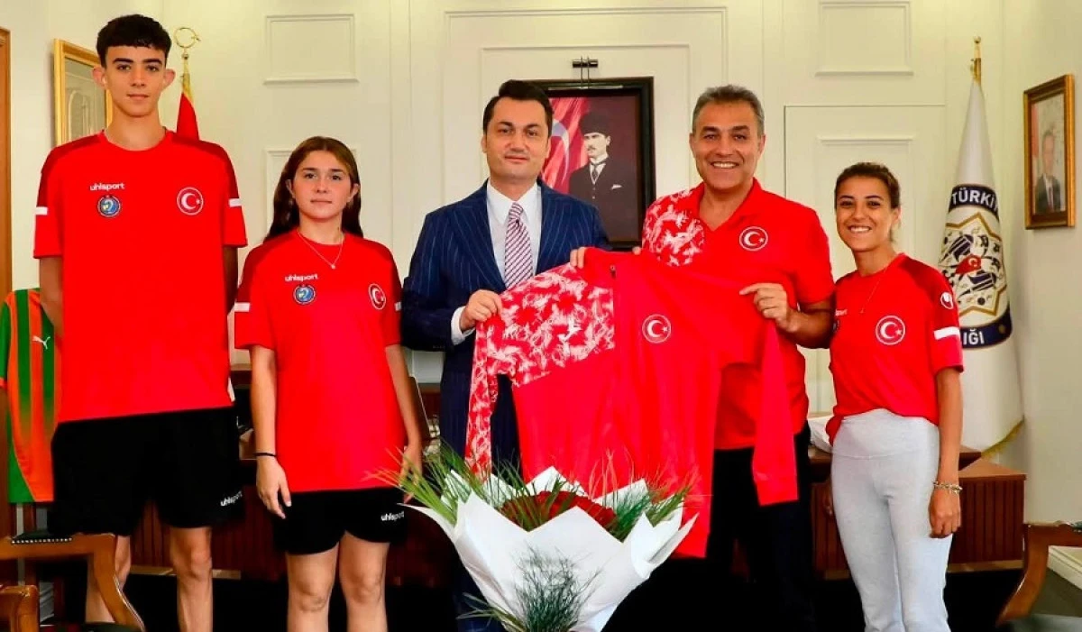 Milli Takımdan Kaymakam &Ouml;zt&uuml;rk&rsquo;e Ziyaret