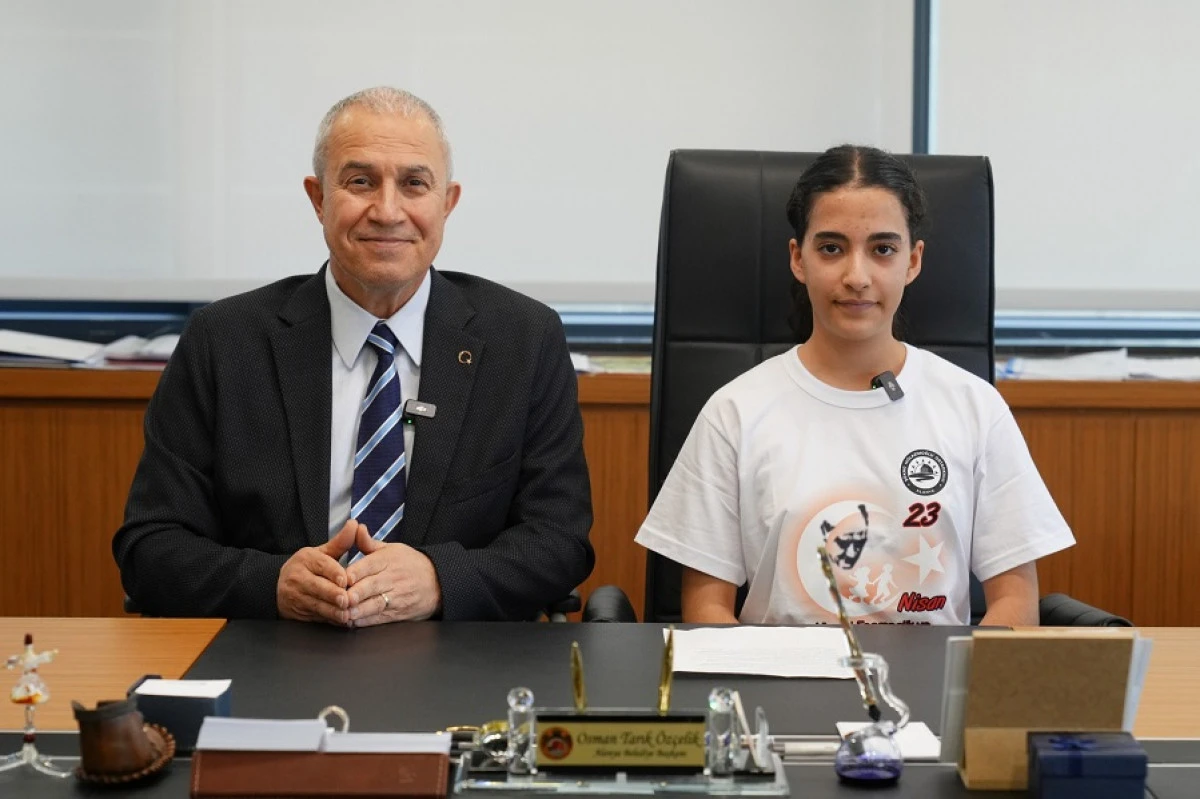 Minik Başkan Karsu&rsquo;dan Anlamlı Mesaj: &ldquo;&Ccedil;ocuklar Korkuyla Değil Umutla Okula Gitmeli&rdquo;