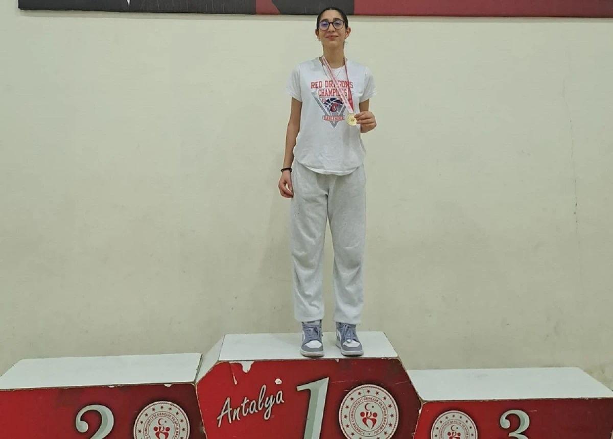 Oba Bah&ccedil;eşehirli Ece Su Antalya Şampiyonu Oldu