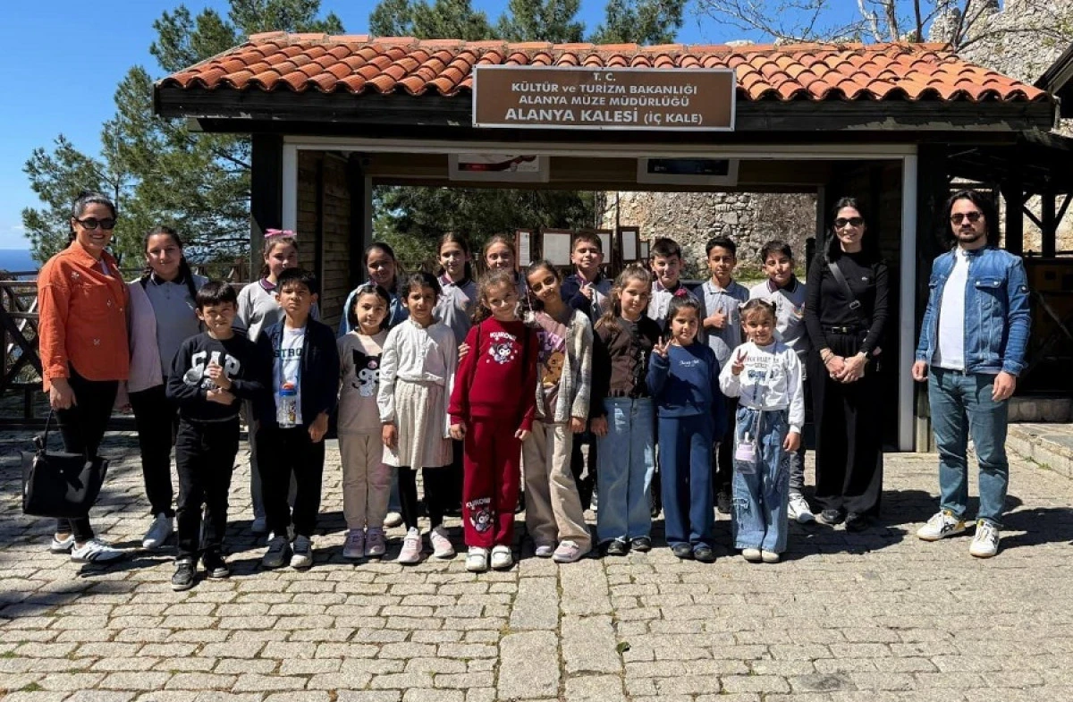 &Ouml;ğrenciler &ldquo;Alanya&rsquo;yı Keşfediyorum&rdquo; Projesiyle Tarihi Zenginlikleri Gezdi