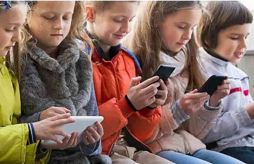 Okullarda bundan sonra telefon yasak!