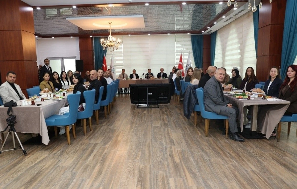 Rekt&ouml;r T&uuml;rkdoğan Gazetecilerle Buluştu