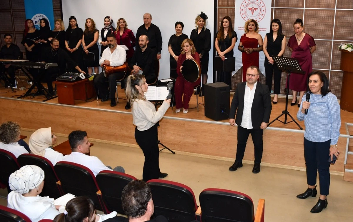 Sağlık &Ccedil;alışanlarından Sevgi Haftası&rsquo;na Yakışır M&uuml;zik Ş&ouml;leni