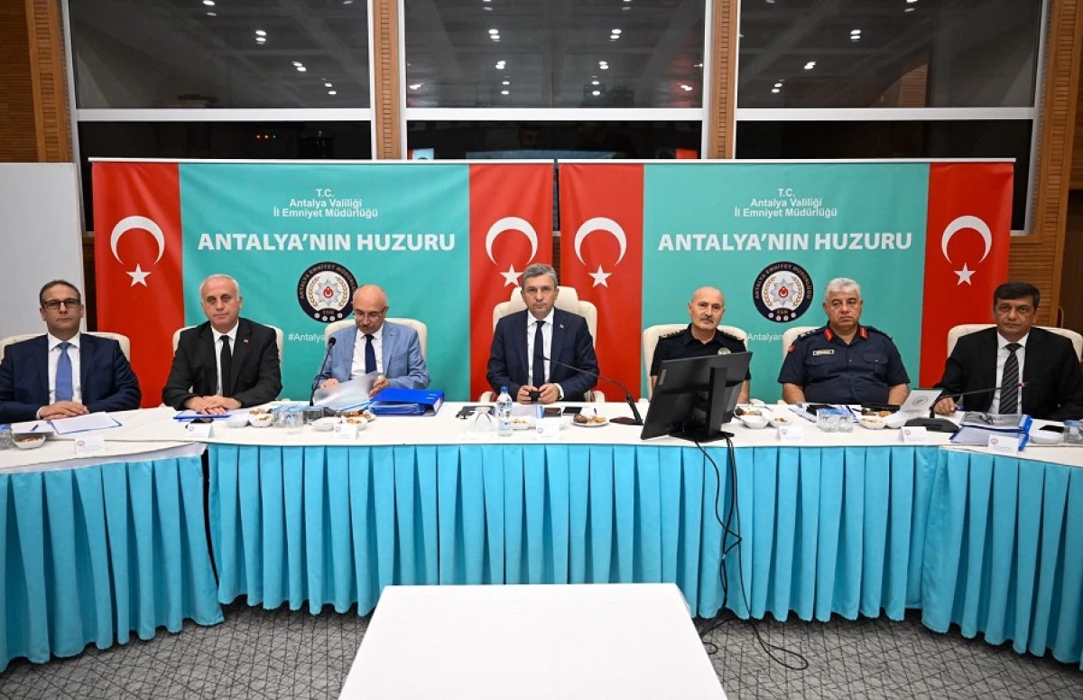 Sahipsiz Hayvanlar İ&ccedil;in Antalya'da Kritik Toplantı