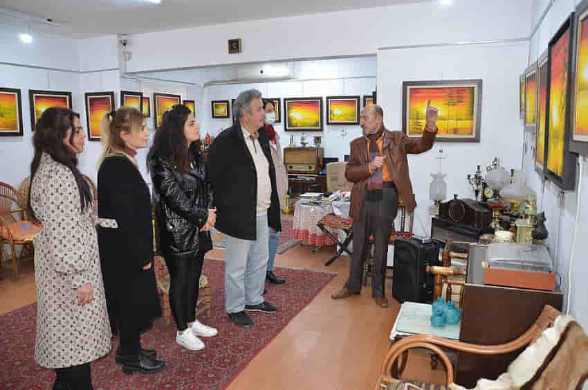 Sarı renk hayranı ressam 37. kişisel sergisinin kapılarını açtı