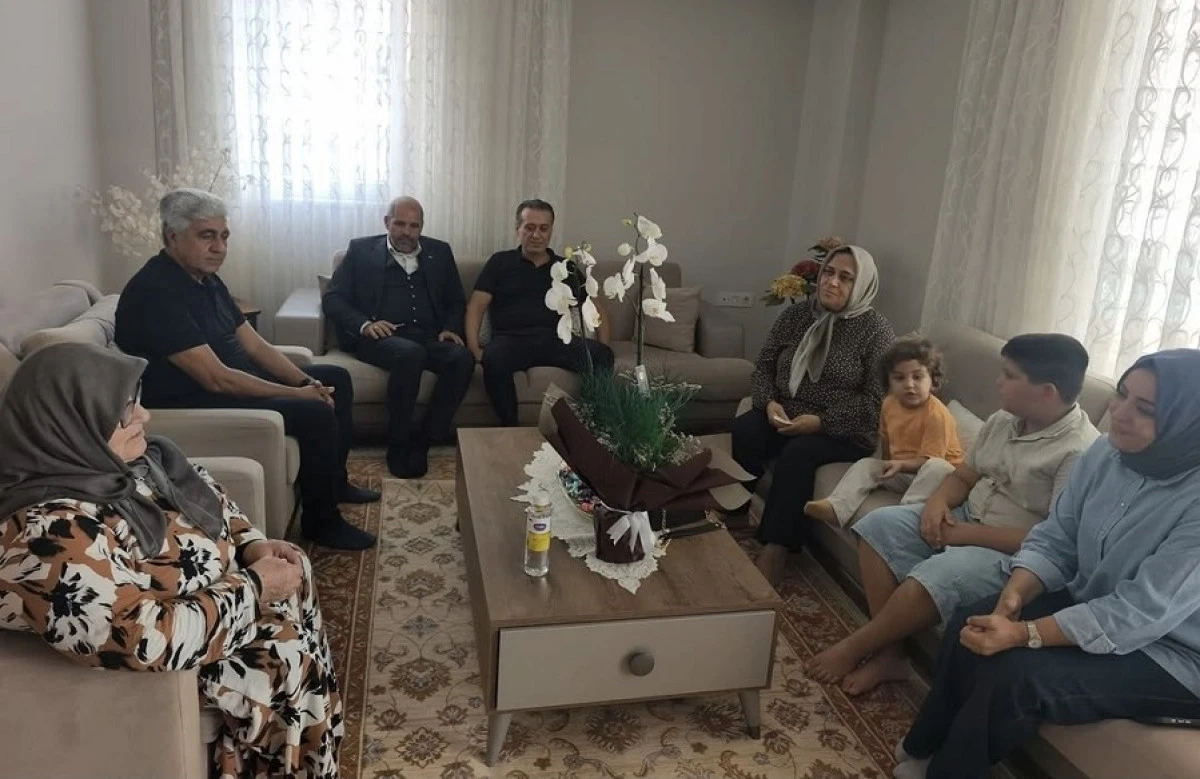Şehit Murat G&uuml;ney&rsquo;in Ailesine Duygusal Ziyaret