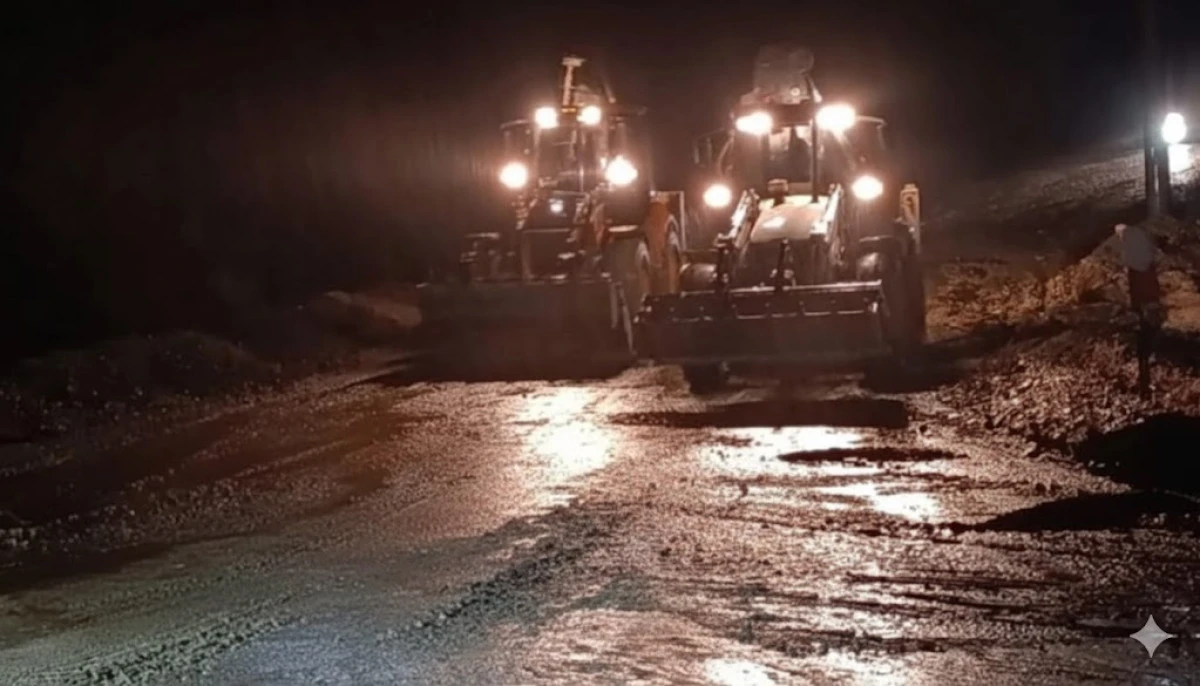 Sel Sonrası Kapanan Dim Grup Yolu Gece Boyu S&uuml;ren &Ccedil;alışmayla A&ccedil;ıldı