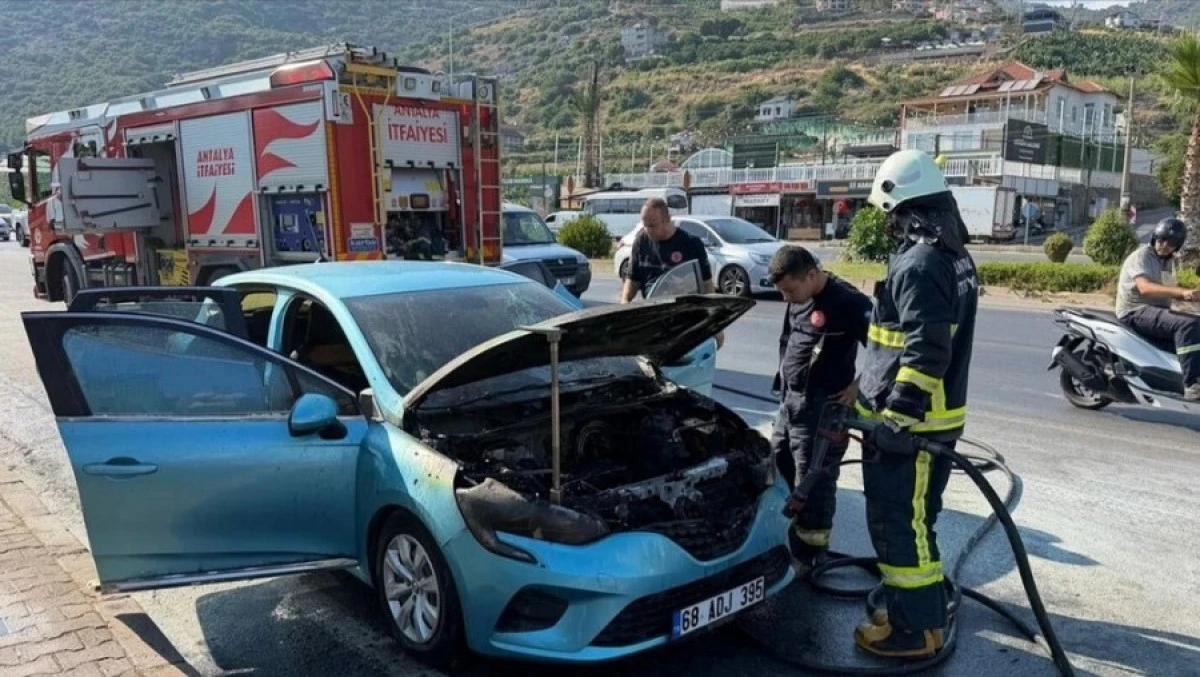 Seyir Halindeki Otomobil Alev Alev Yandı