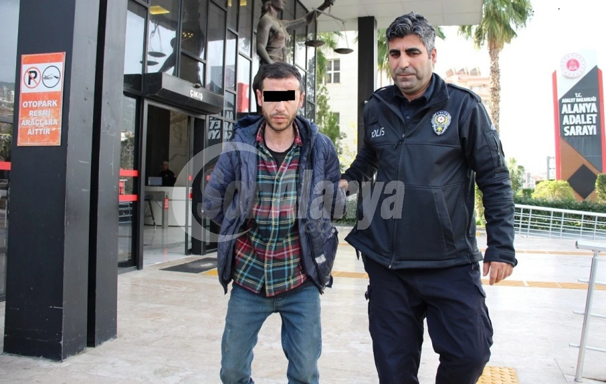 Suriyeli Hemşerisini Bı&ccedil;akladı, Tutuklandı