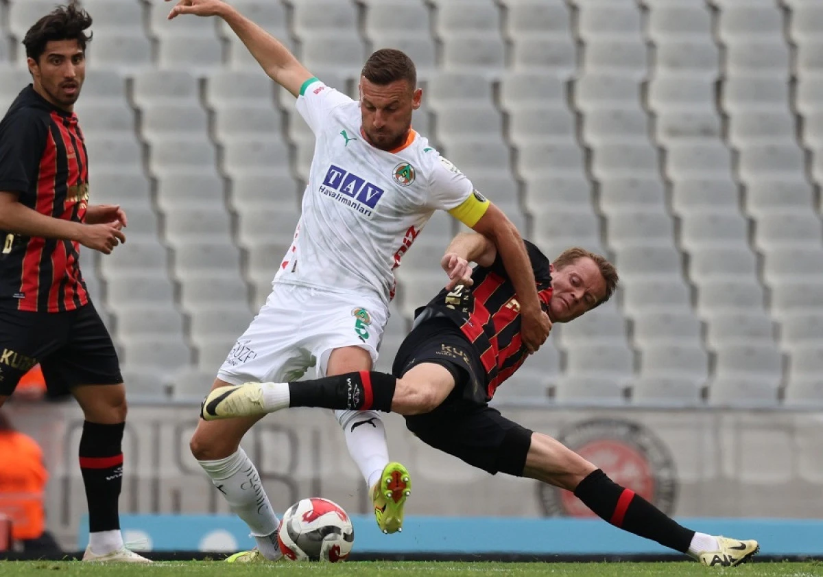 Tartışmalı Penaltı Alanyaspor&rsquo;u Yıktı: Karag&uuml;mr&uuml;k 2-1 Kazandı
