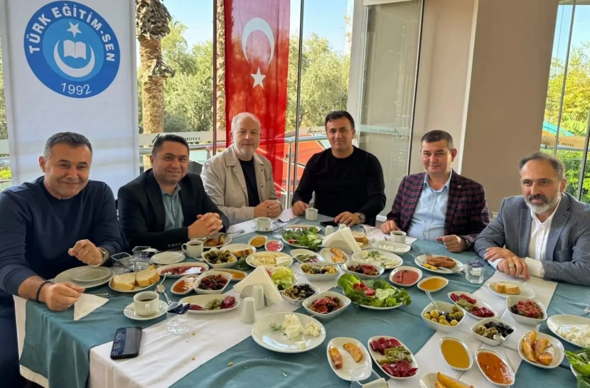 T&uuml;rk Eğitim-Sen kahvaltısında eğitim buluşması