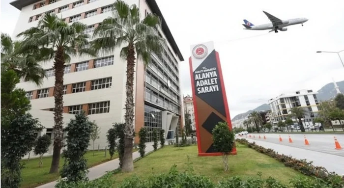 Uçakla Alanya’ya Kokain Getiren Sanığa 7 Yıl 10 Ay Hapis