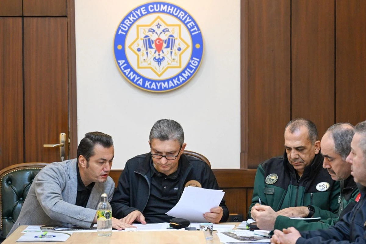 Vali Şahin Sel B&ouml;lgesinde: Tahliyeler Yapıldı, T&uuml;m Ekipler Sahada