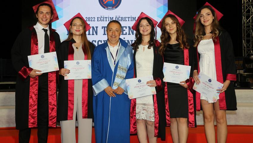 Akdeniz Üniversitesi Tıp Fakültesi’nden 438 hekim mezun oldu