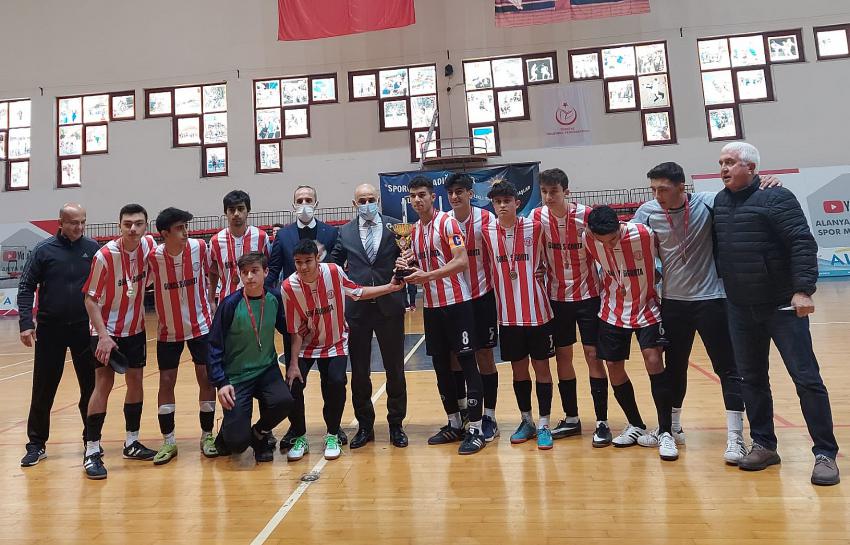 Alanya'da Futsal Müsabakaları Devam Ediyor