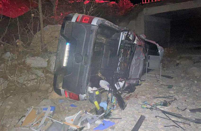 Alanya'da kamyonetin dereye yuvarlandığı kazada 5 kişi yaralandı