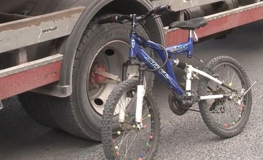 Alanya’da minibüsün çarptığı bisikletli kadın yaralandı