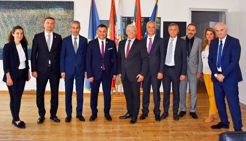 Alanya ve Sırbıstan’ın Novi Sad kenti arasında işbirliği antlaşması imzalandı