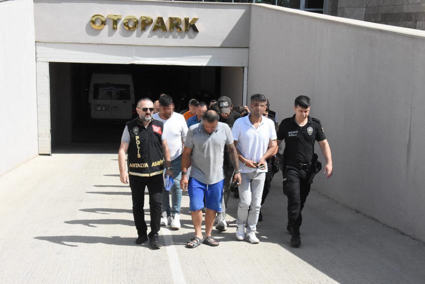  Antalya'da aranan 53 şahıs yakalandı
