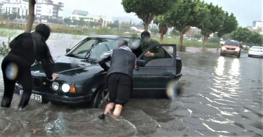 Antalya ve batı ilçeleri için ‘aşırı yağış’ uyarısı