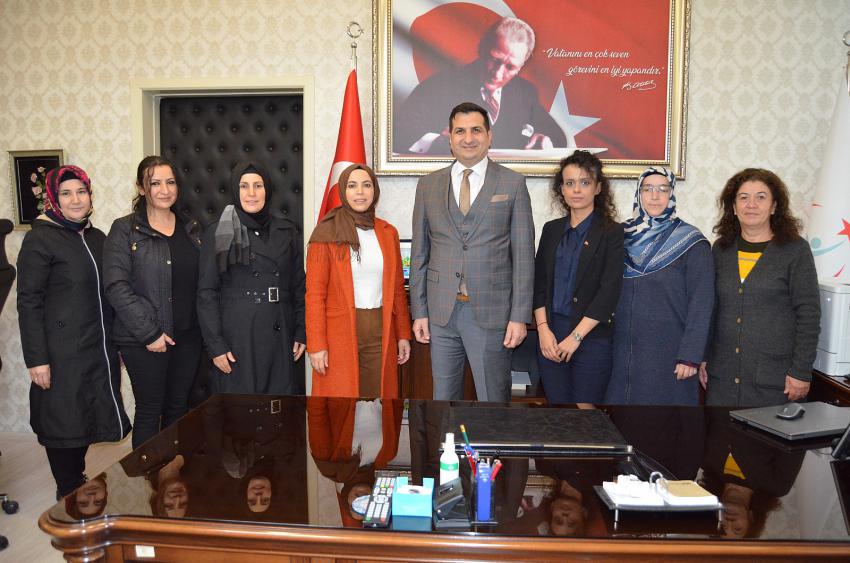 Başhekim Vekili Mustafa Etli'yi Ziyaret Eden Ak Parti Kadın Kollarından Aşı Kampanyasına Destek