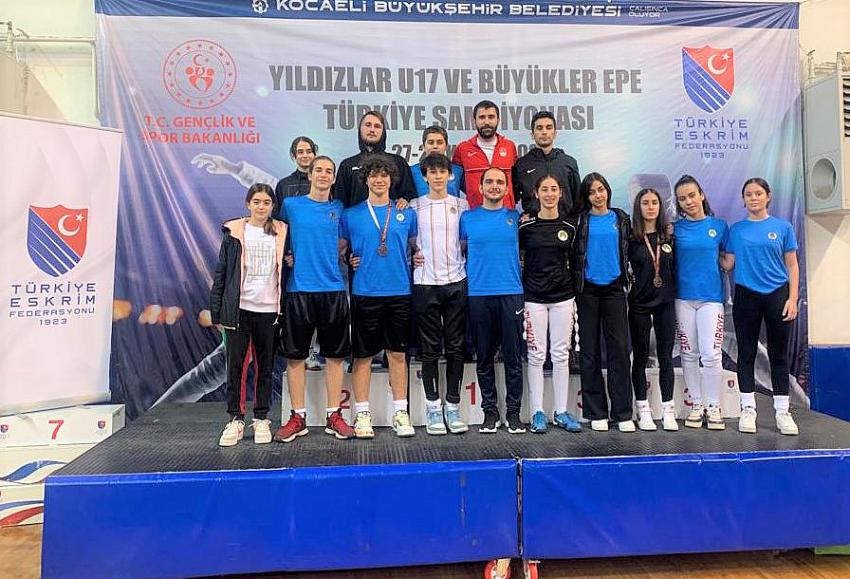 Alanyaspor Eskrim takımı Kocaeli'den 4 madalyayla dönüyor