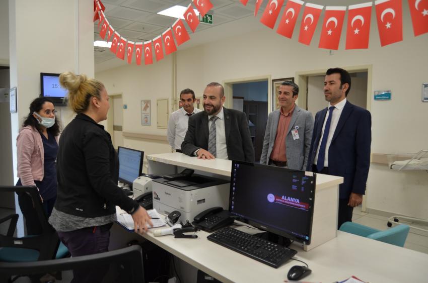 İl Sağlık Müdürü Oğuz Karahan’dan Alanya Hastanesi’ne Ziyareti  