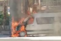 Alev alev yanan tur minibüsü için mahalleli seferber oldu