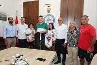 Avrupa Şampiyonu Alanya Yıldızları Hokey Takımı Kaymakamı ziyaret etti