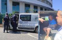 Alanya’da İngiliz turist paraşütçülerin minibüsünü çaldı