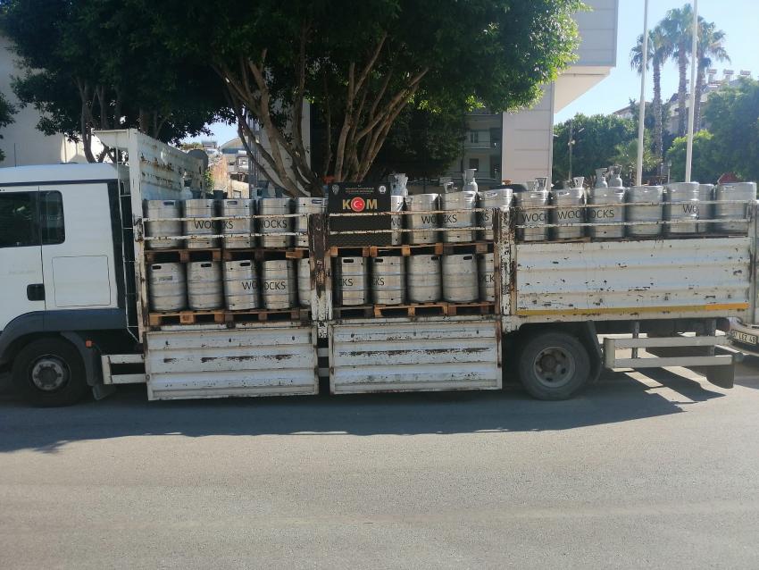 Manavgat’ta kamyon dolusu 10 bin litre sahte içki ele geçirildi