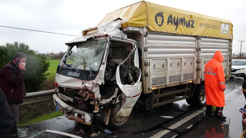  Manavgat’ta kamyon tıra arkadan çarptı: 1 yaralı