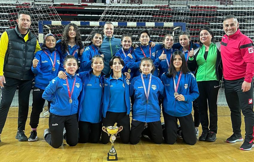 Alanya Mevlüt Çavuşoğlu Lisesi öğrencilerinden gururlandıran başarı